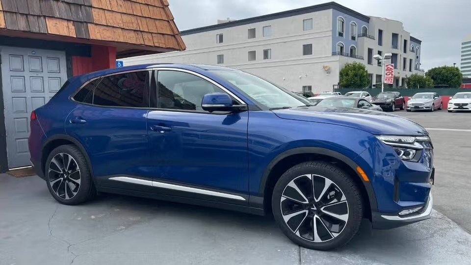 2023 VinFast VF 8